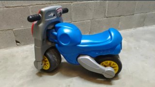 Moto infantil azul y roja