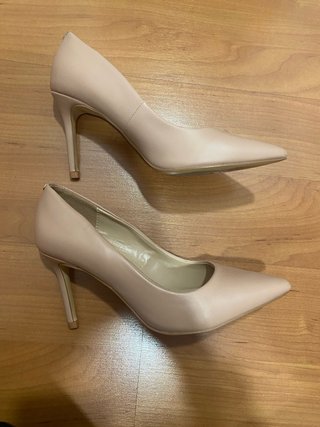 Zapatos de tacón Guess nude talla 36