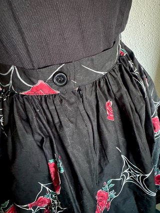 Falda Rockabilly Estampado Rosas y Telarañas