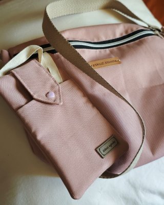Bolso bandolera rosa y beige