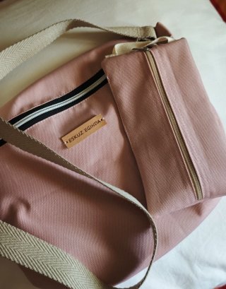 Bolso bandolera rosa y beige