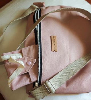 Bolso bandolera rosa y beige