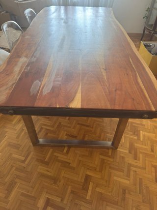 Mesa de comedor de madera maciza y metal