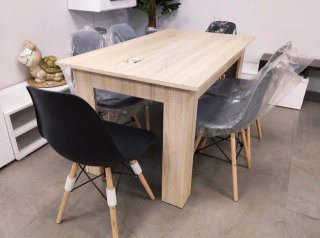 MESA COMEDOR ROBUSTA MIRA + 4 SILLA NEGRA ESENCIAL