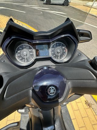 Yamaha XMAX Negra Maxi-Scooter