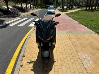 Yamaha XMAX Negra Maxi-Scooter