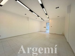 Local comercial en venta en Palau-solità i Plegamans
