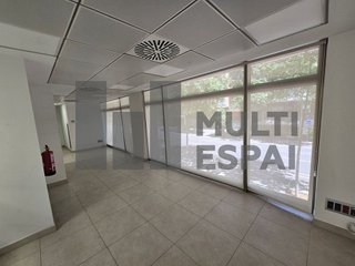 Local comercial en alquiler en La Nova Esquerra de l'Eixample en Barcelona