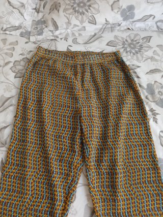 Pantalones acampanados estampados
