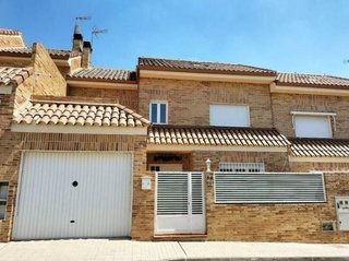 Casa adosada en venta en Yuncos