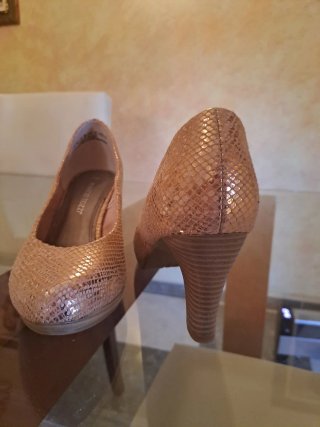 Zapatos de salón rosa maquillaje