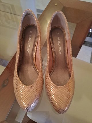 Zapatos de salón rosa maquillaje