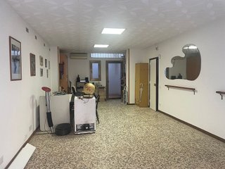 Edificio en venta en La Torrassa en Hospitalet de Llobregat, L´