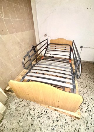 Cama eléctrica articulada metálica