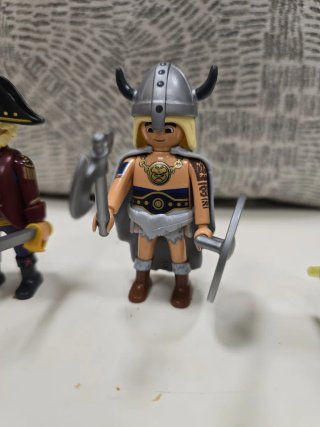 Lote 4 figuras Playmobil piratas y vikingo