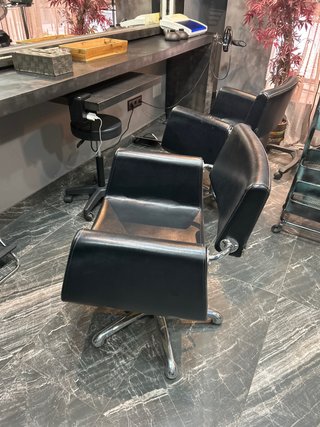 2 Sillones Negros de Peluquería