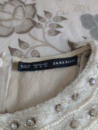 Vestido fiesta Zara beige y blanco