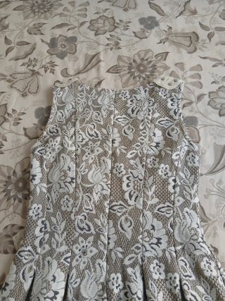 Vestido fiesta Zara beige y blanco