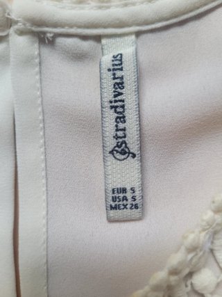 Top Stradivarius sin mangas blanco