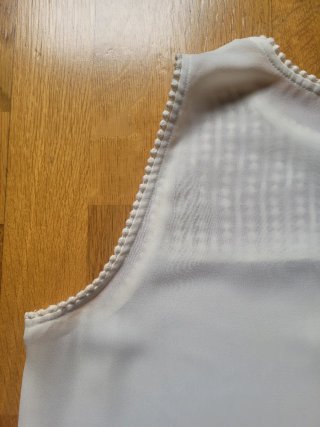 Top Stradivarius sin mangas blanco