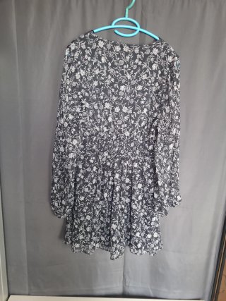 Vestido floral negro y blanco