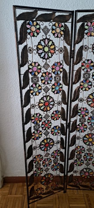 Biombo metálico decorado