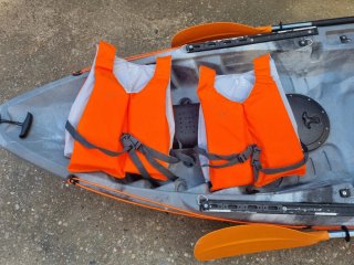 Kayak Galaxy 2 personas con chalecos