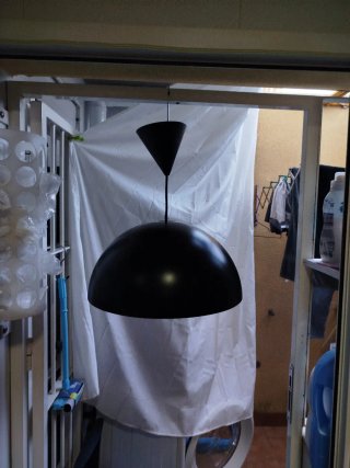 Lampara de techo negra de 45 cm de diámetro.