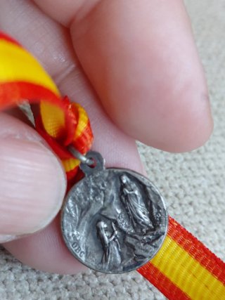 Antigua Medalla Virgen de Lourdes O.B.C. 1910-1940