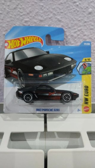 Hot Wheels 1983 Porsche 928S.