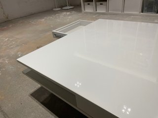 Mesa de centro blanca moderna