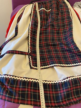 Traje Neska Beige y Rojo
