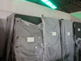 Puertas de madera oscuras