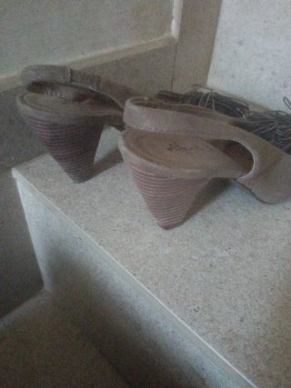 Zapatos de salón  marca Alma en Pena