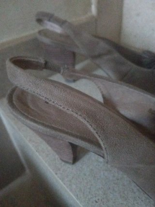 Zapatos de salón  marca Alma en Pena