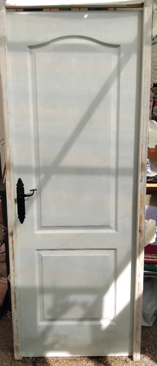 Puerta blanca apertura derecha