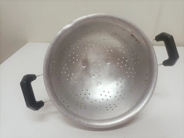 Colador de aluminio vintage con asas