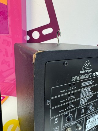 Monitor Estudio Behringer Nekkst K5