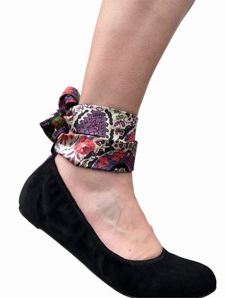 Ballerine Ras camoscio nero con laccetti viola