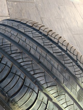Neumáticos de coche.235/55/17