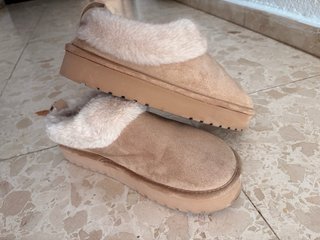 Zapatilla marrón con forro de pelo