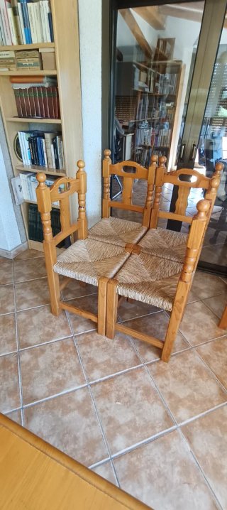 Mesa provenzal + 4 sillas madera