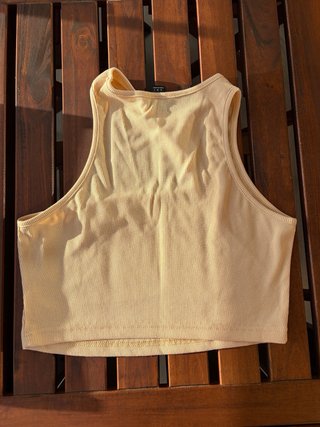 Top asimétrico beige