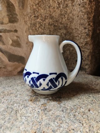 Jarra de porcelana sargadelos encadrelado