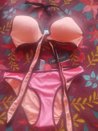 Bikini naranja y rosa