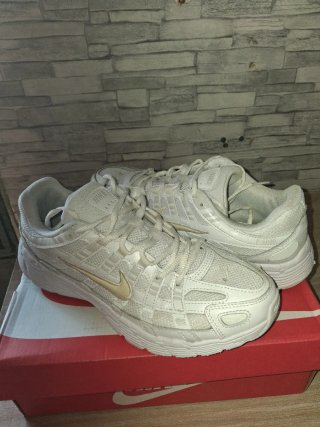 Botines Nike P-6000 Blanco Dorado