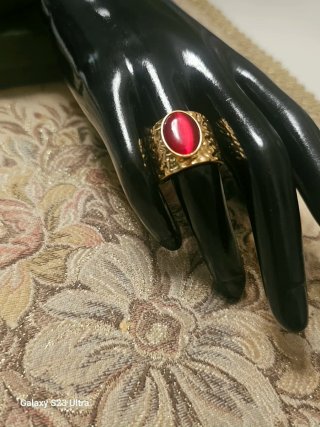 Anello Color Oro con Pietra Rossa Ovale