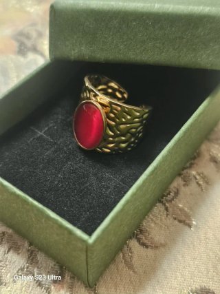 Anello Color Oro con Pietra Rossa Ovale