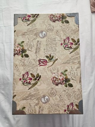 Caja de almacenaje de cartón duro con flores 34x23