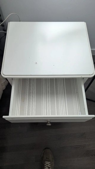 Mesita de noche blanca IKEA